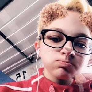 Meet your Posher, Alexis